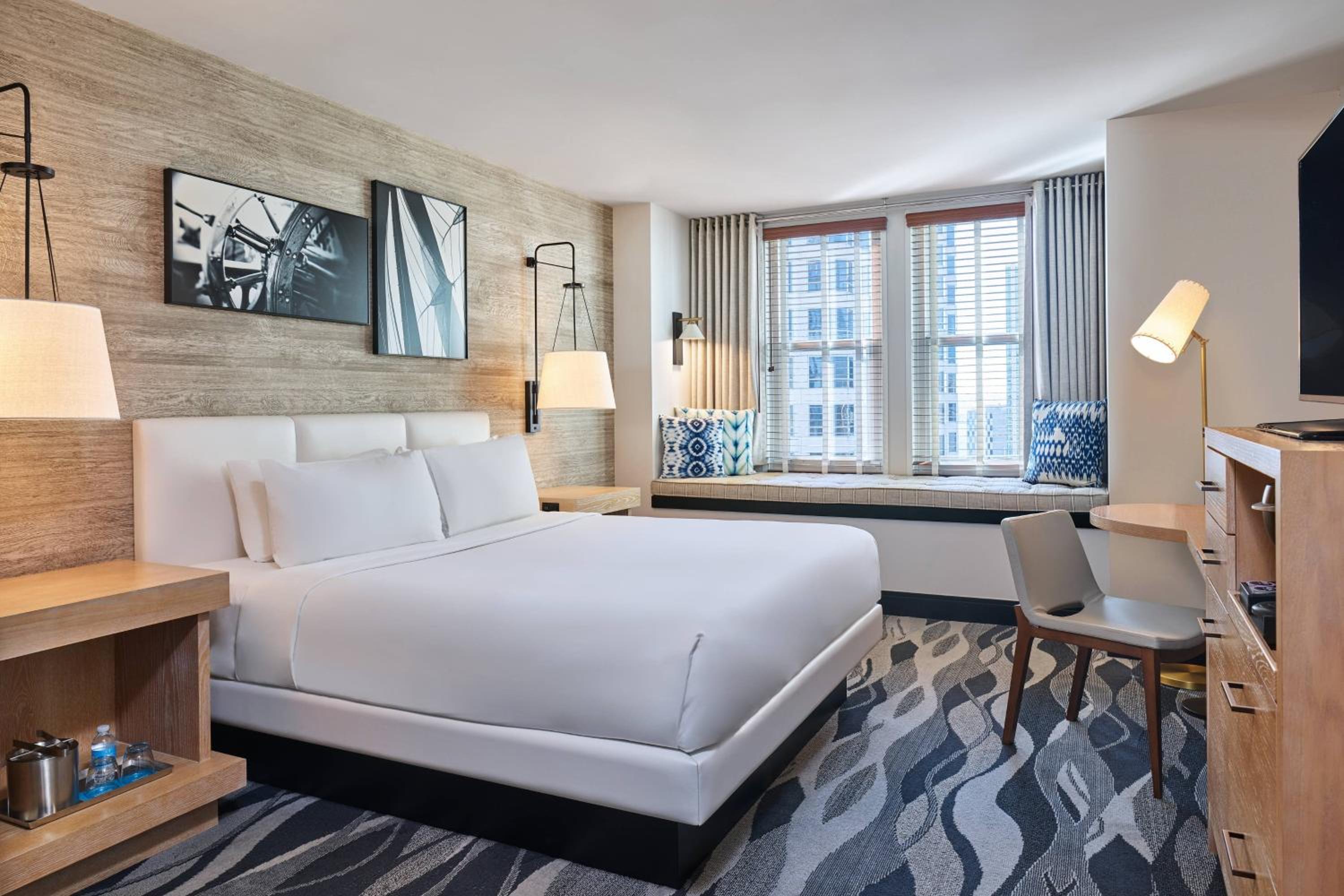 Standard King Room with City View