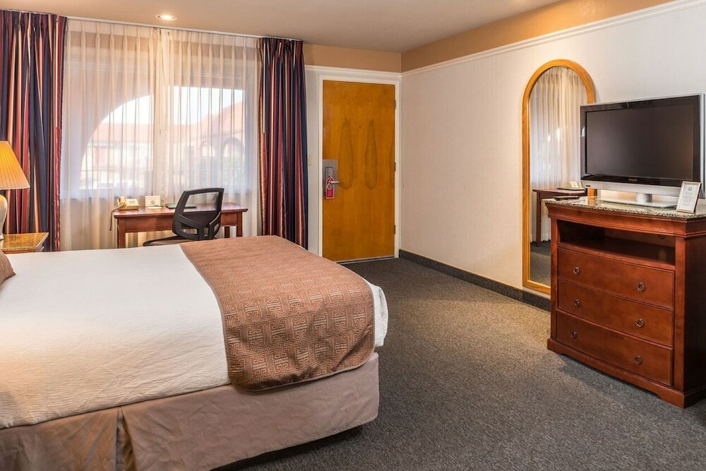 Standard Room, 1 Queen Bed