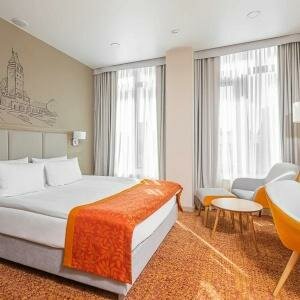 Стандартный номер с видом на город и 1 большой кроватью