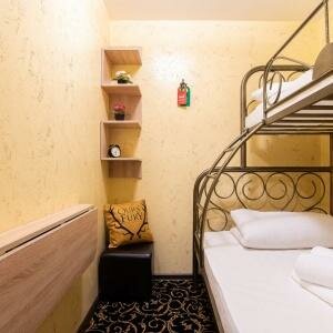 Бюджетный двухместный с 2 отдельными кроватями (двухъярусная кровать, удобства на этаже, без окна)