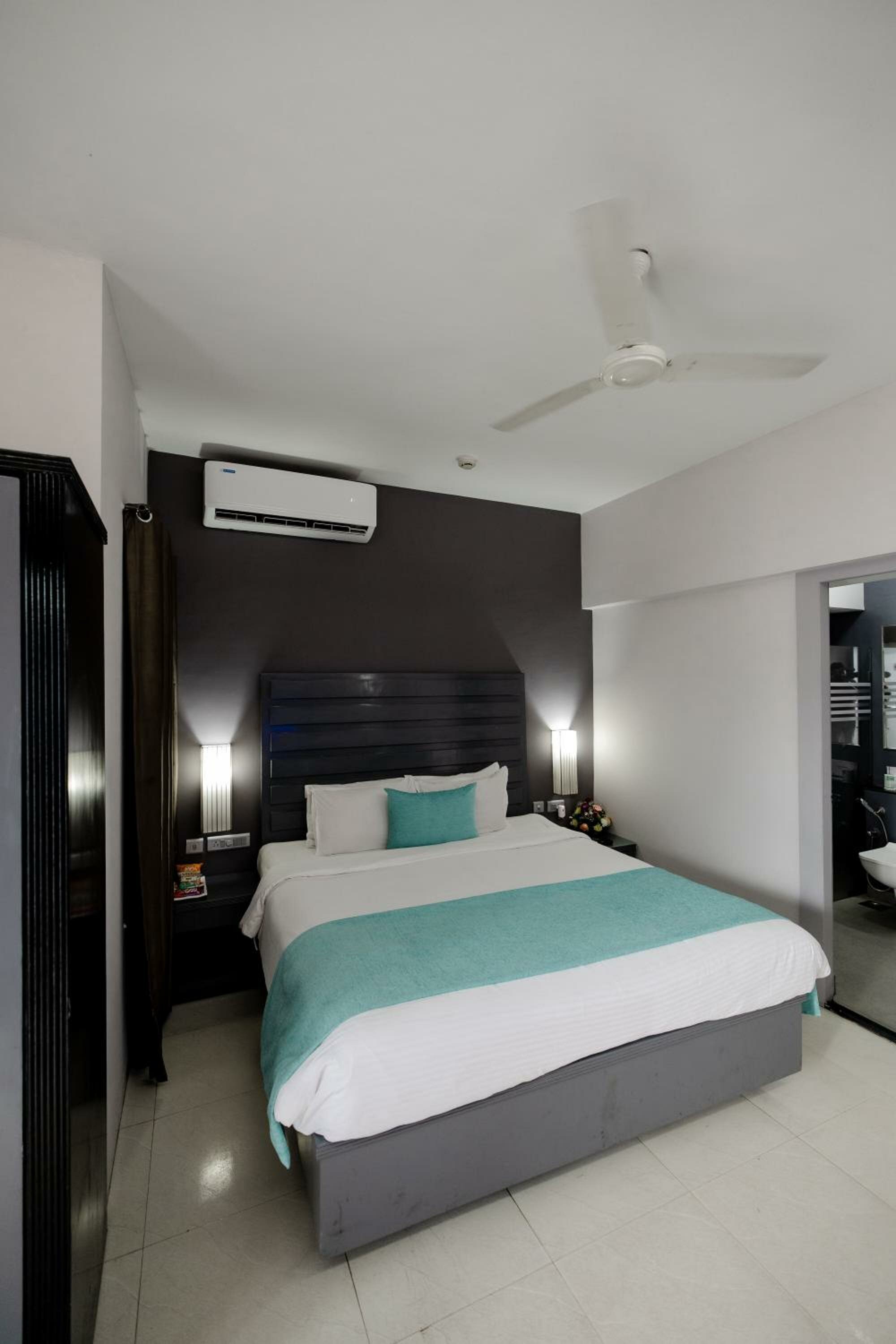 Superior Pool View Room with Balcony	