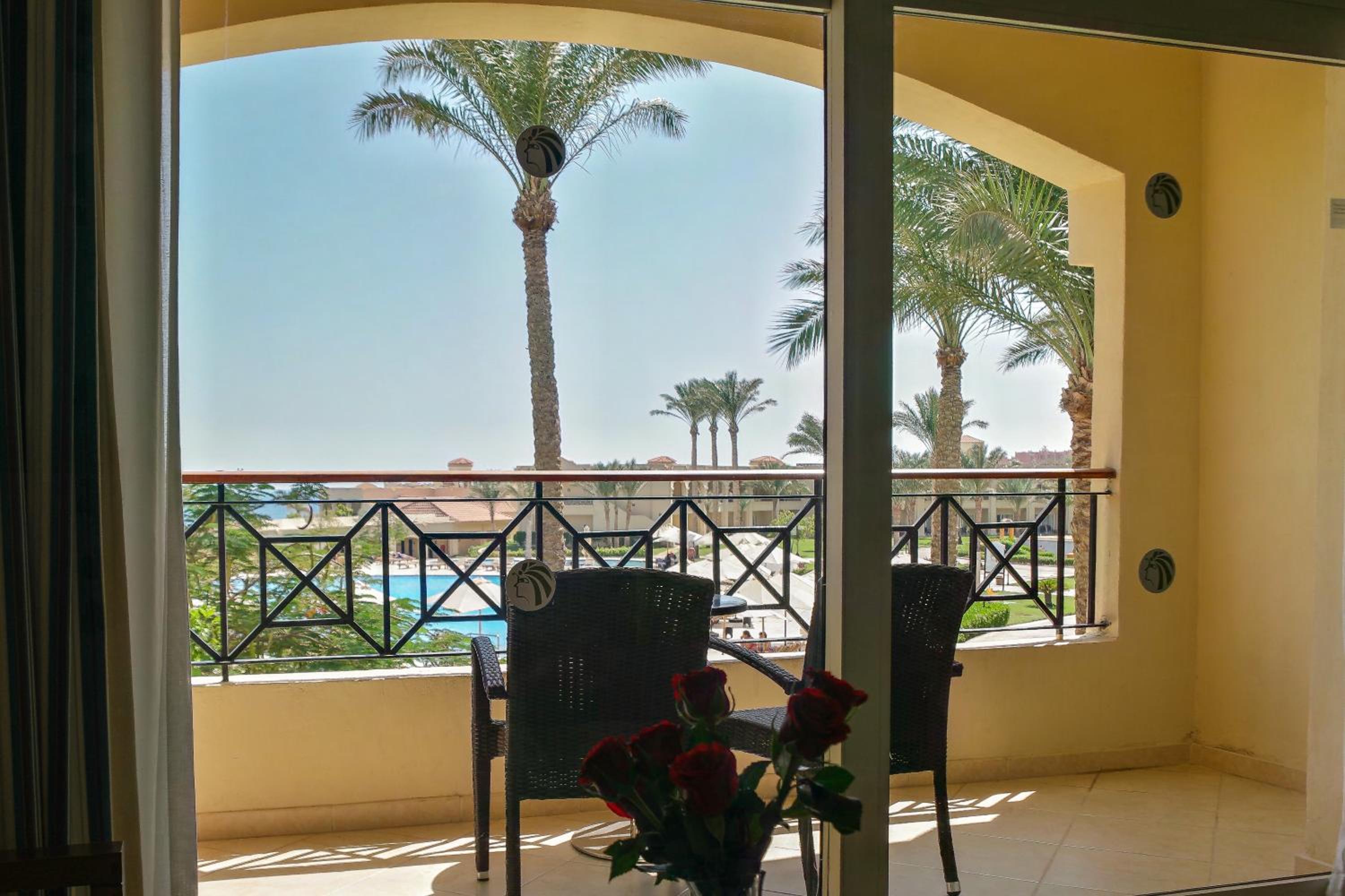 Deluxe Pool View Room 