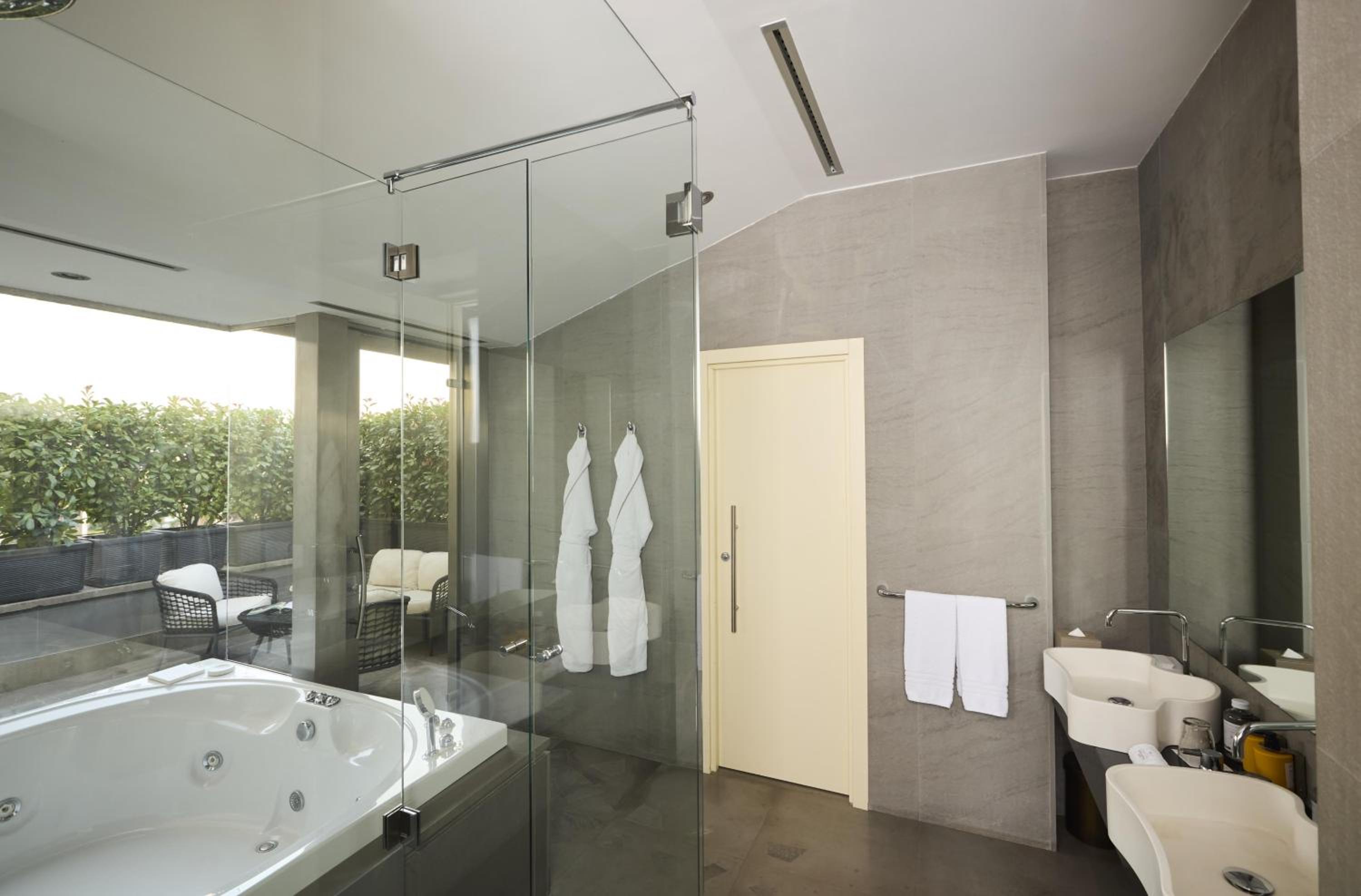 Suite Executive with Jacuzzi, Extra Bed and View