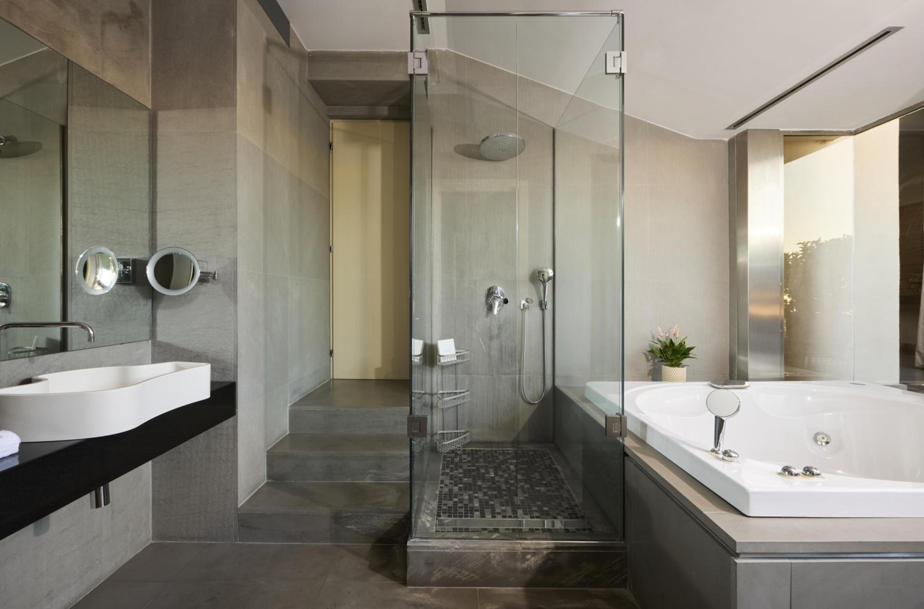 Suite Executive with Jacuzzi, Extra Bed and View