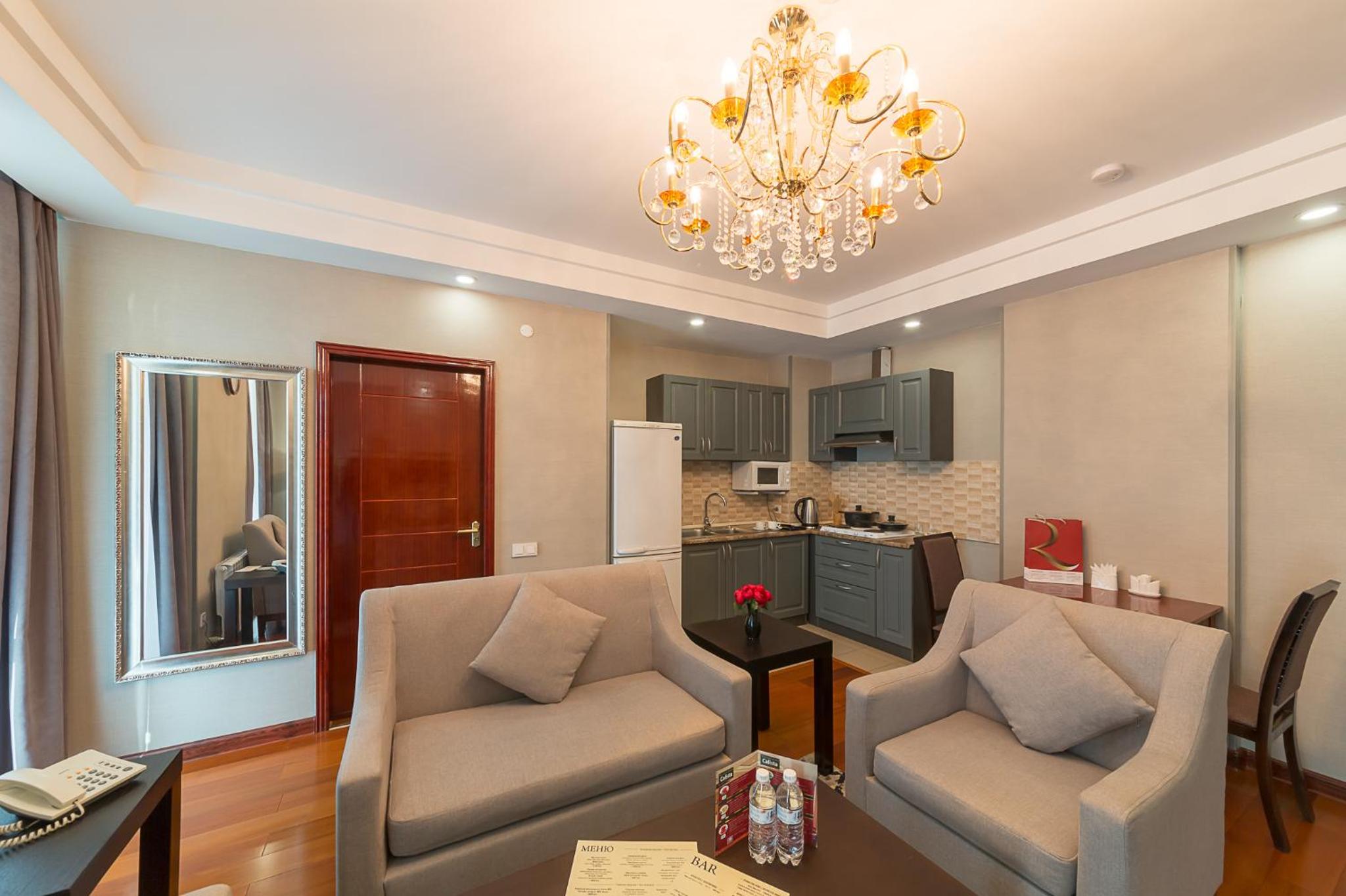 One-Bedroom Apartment With Double Bed And Living Room