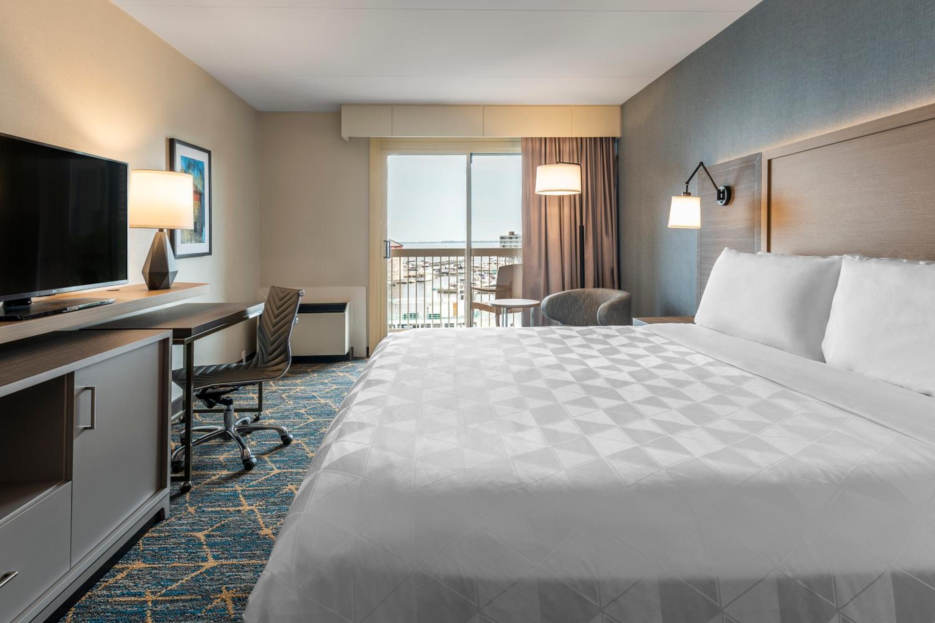 Standard King Room with Balcony and Harbor View