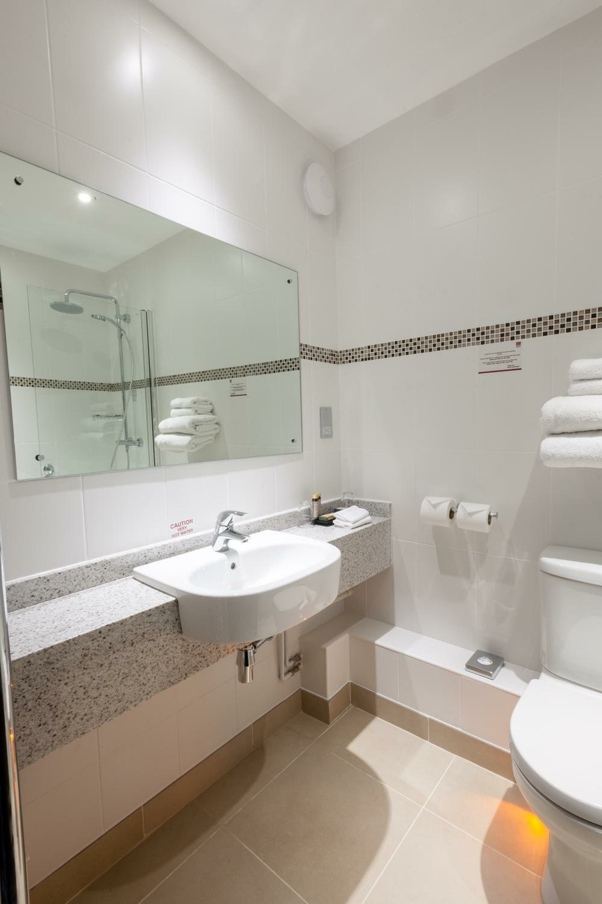 Standard Queen Room with Bath and Shower Combination