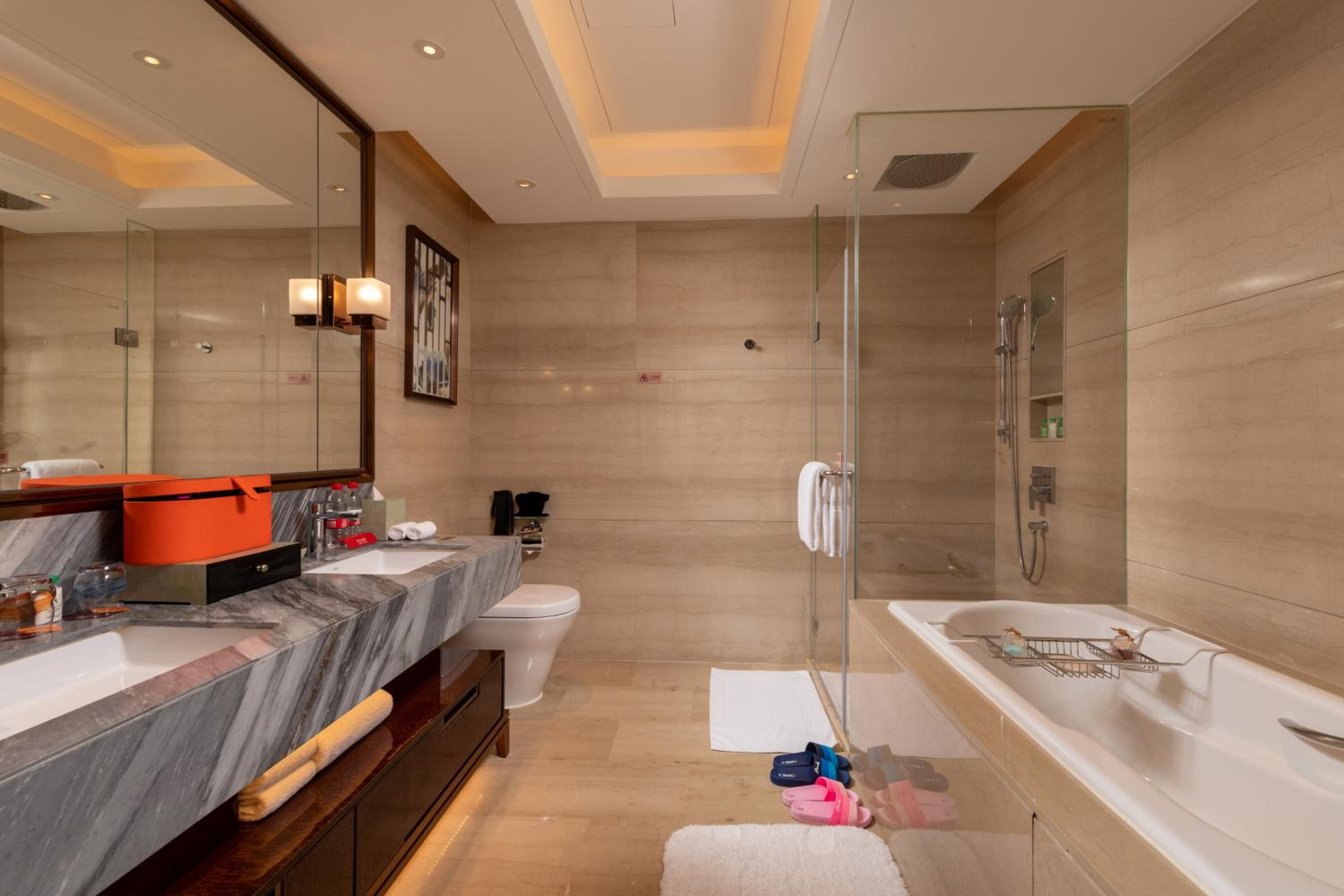 Premium Queen Room