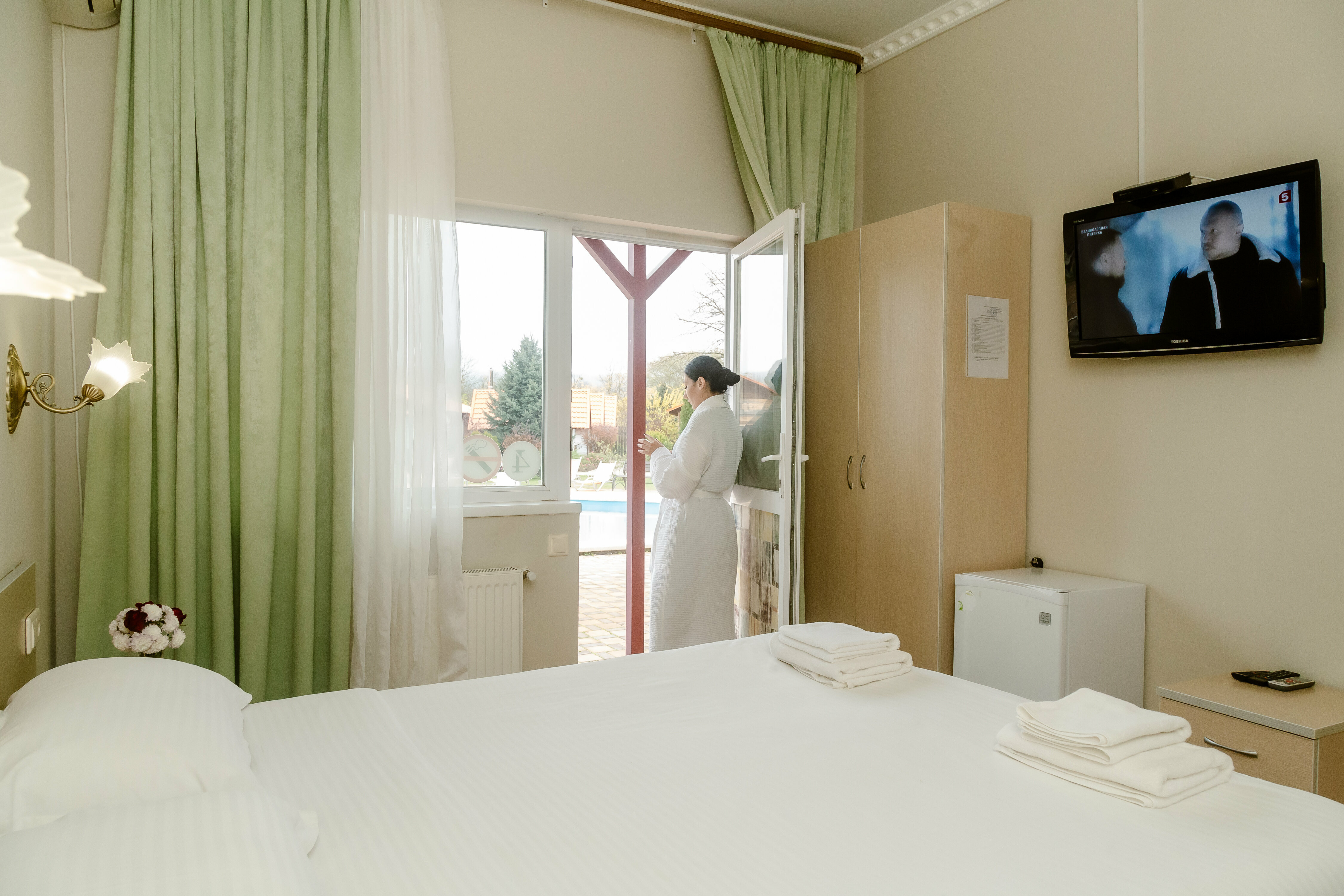 Стандартный двухместный номер с выходом к бассейну