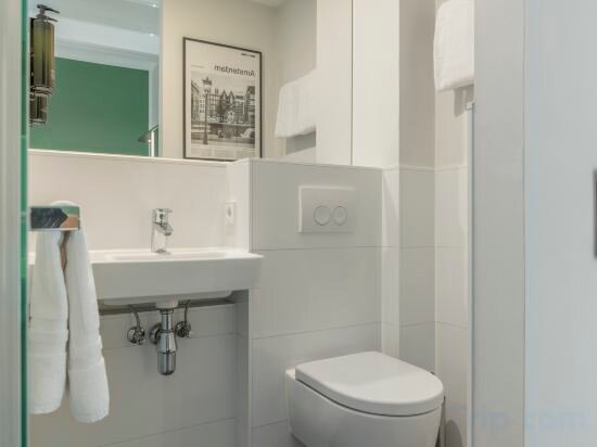 Quintuple Family Room