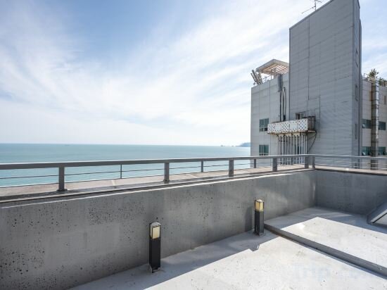 Executive Suite - Wide Terrace (Ocean View) (Pets Not Allowed)