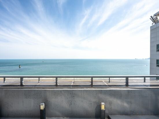 Executive Suite - Wide Terrace (Ocean View) (Pets Not Allowed)