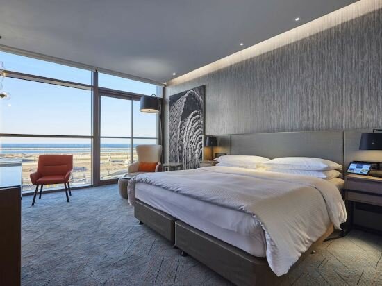 Deluxe King Room with Marina View