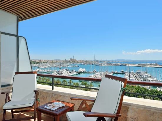 Red Level Master Suite Sea And Cathedral View
