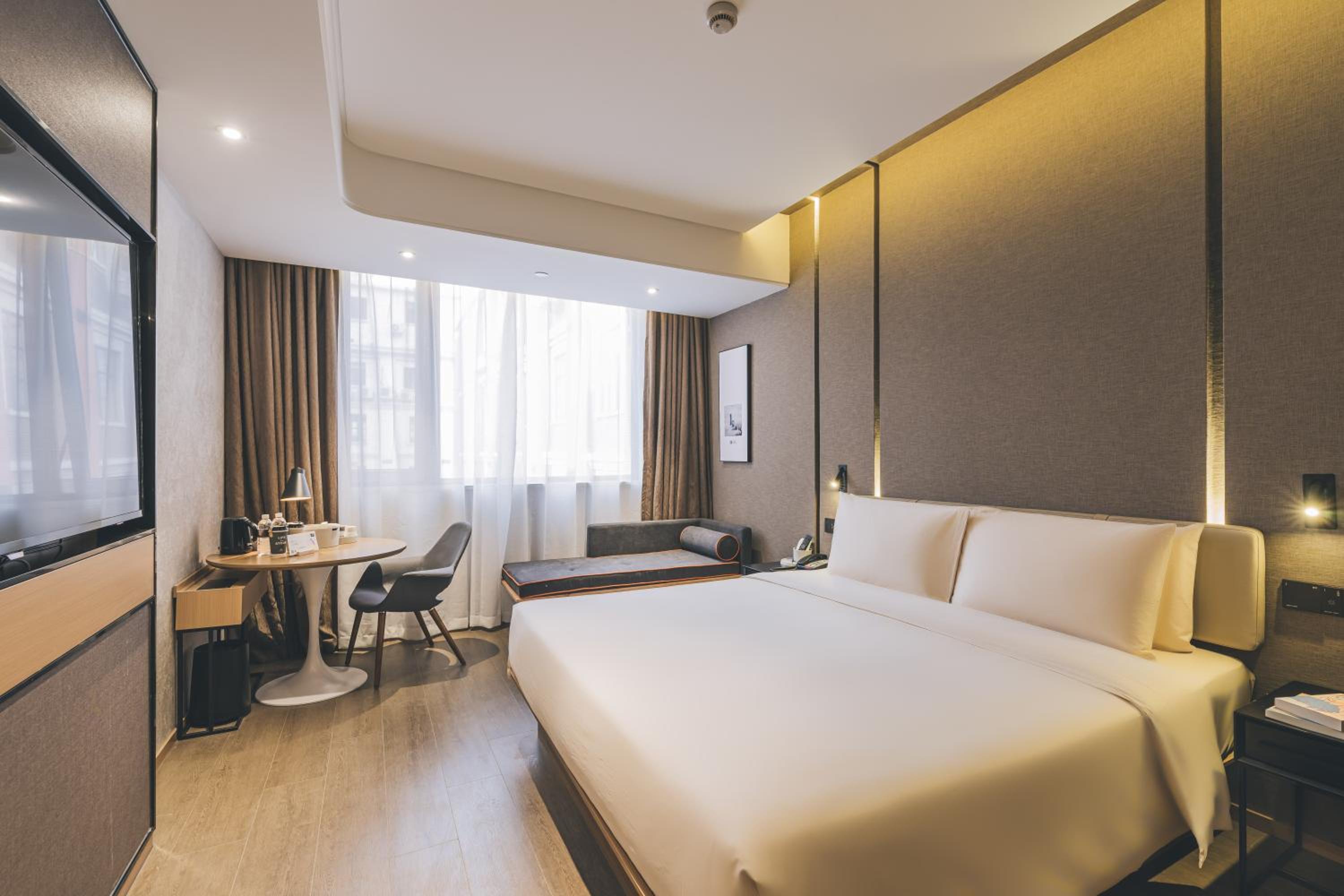 Executive King Room （Free Mini Bar+ Free Night Snacks)