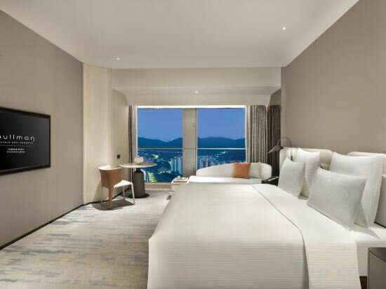 Deluxe Executive King Bed Room