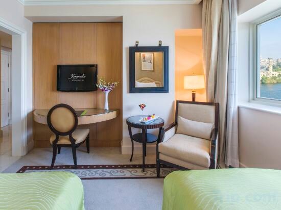 Nile Deluxe Room Twin