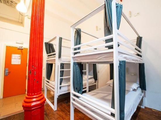 6-Bed Private Room Shared Bathroom