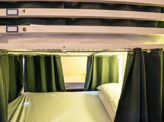 6-Bed Private Room Shared Bathroom