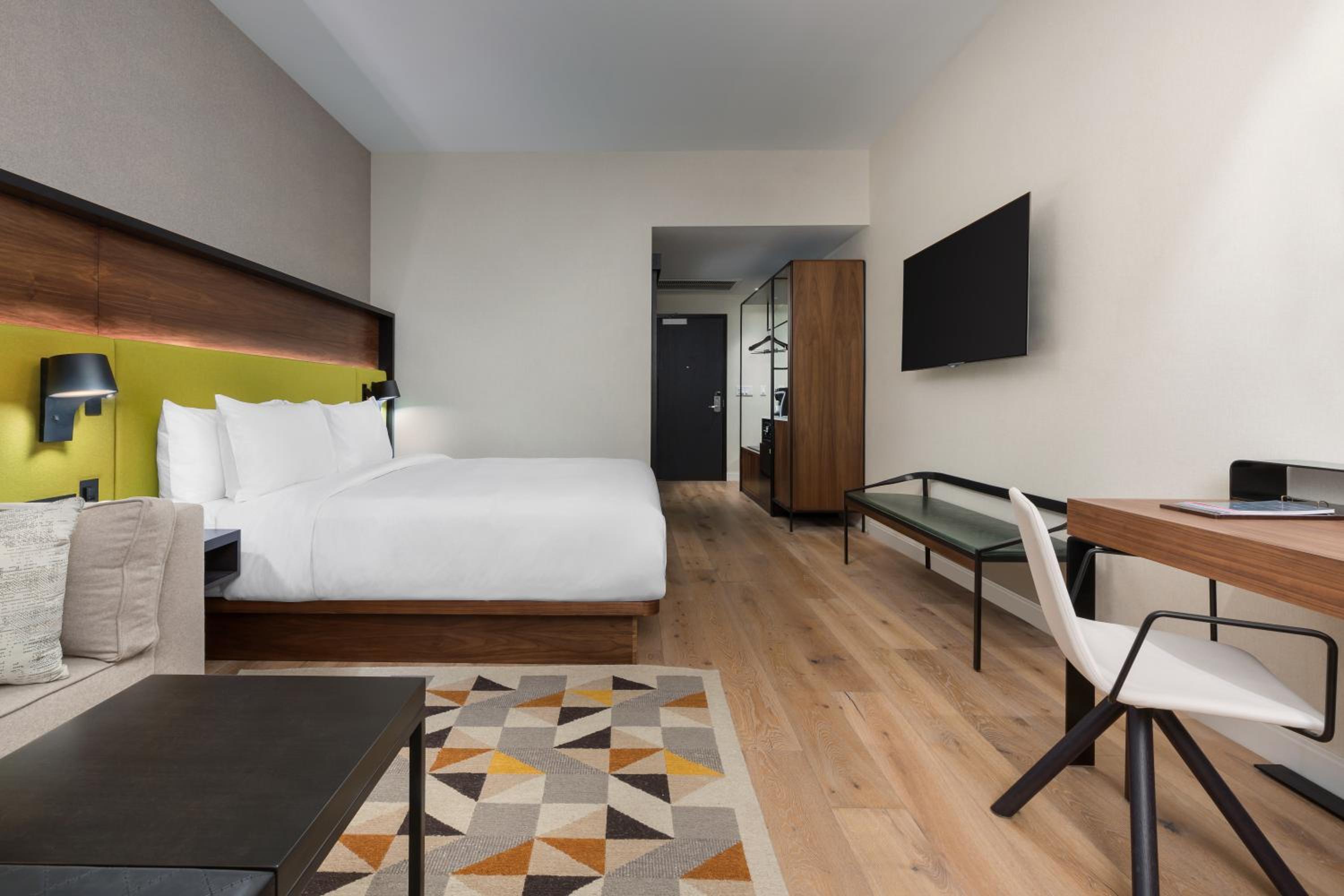 King Room with Accessible Shower - Disability Access