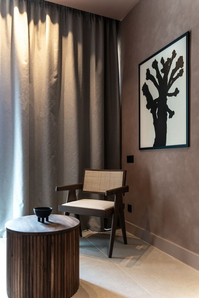 Room (Inland Retreat)