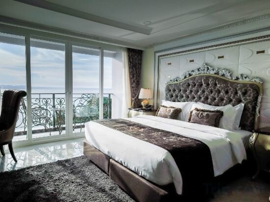 Deluxe Room with Sea View