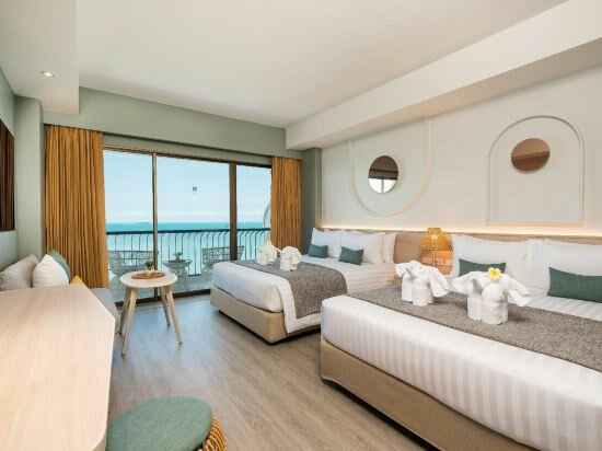 Deluxe Ocean View Family