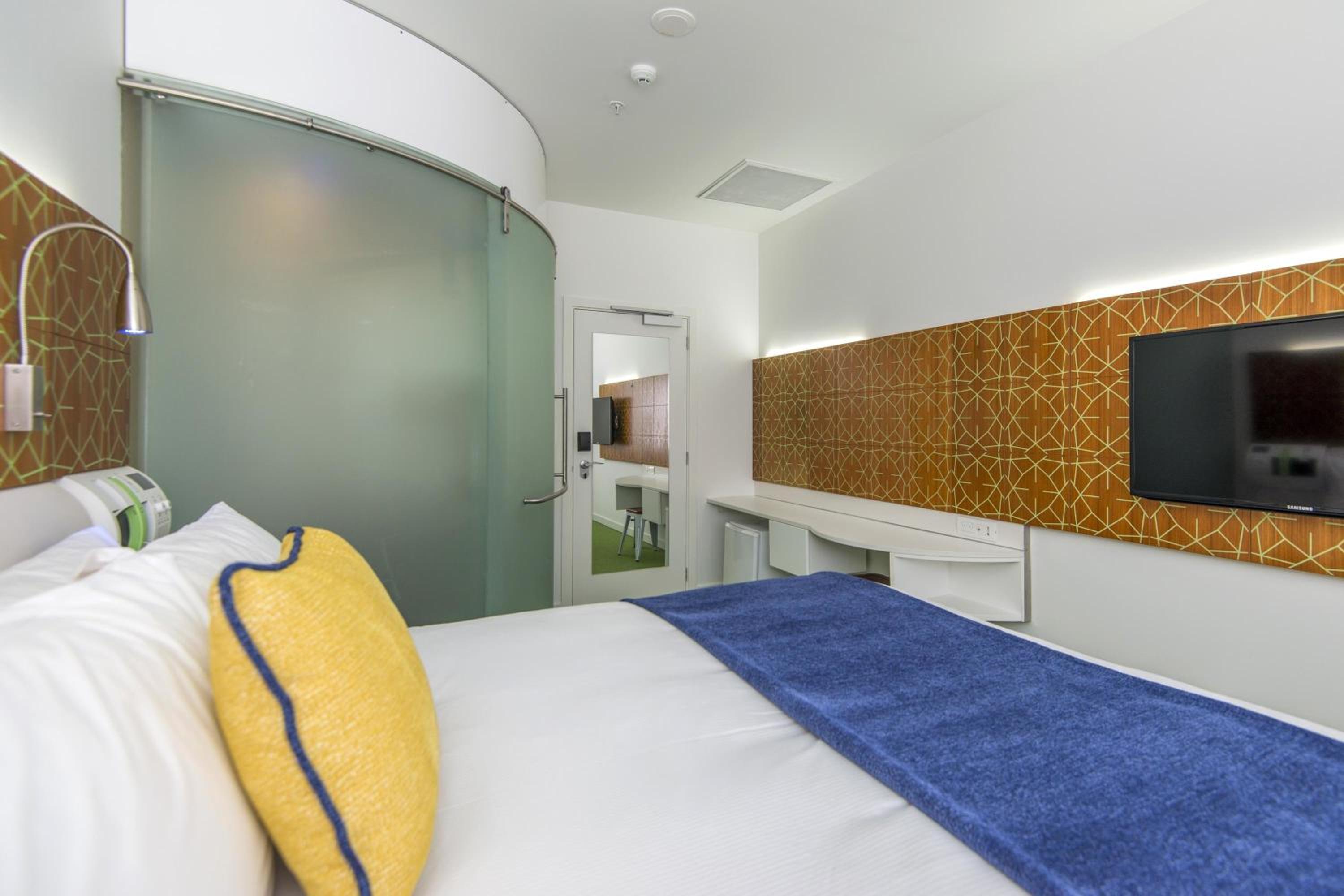 Inner Urban Queen Room