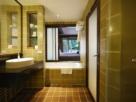 Tropical Deluxe King Bed With Pool View