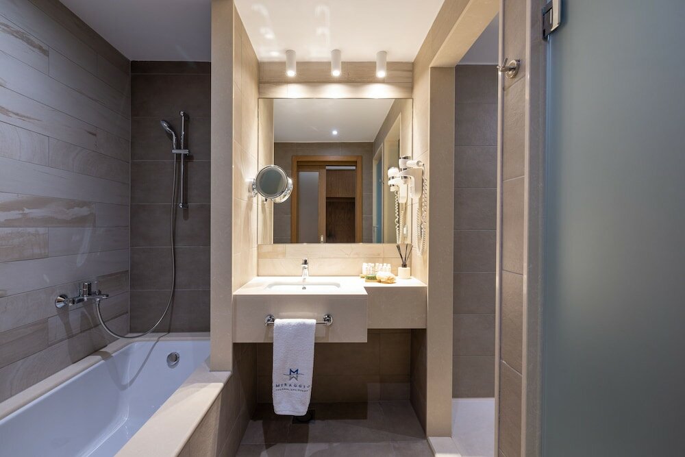 Deluxe Side Sea View Room