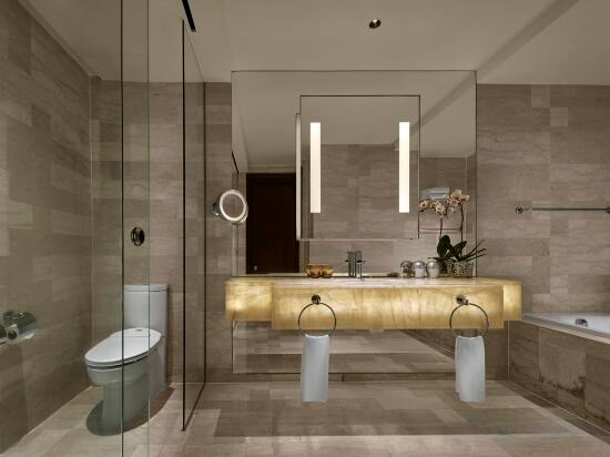 Suite With Twin Towers View