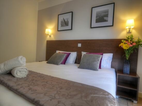 Double or Twin Room with Partial Sea View