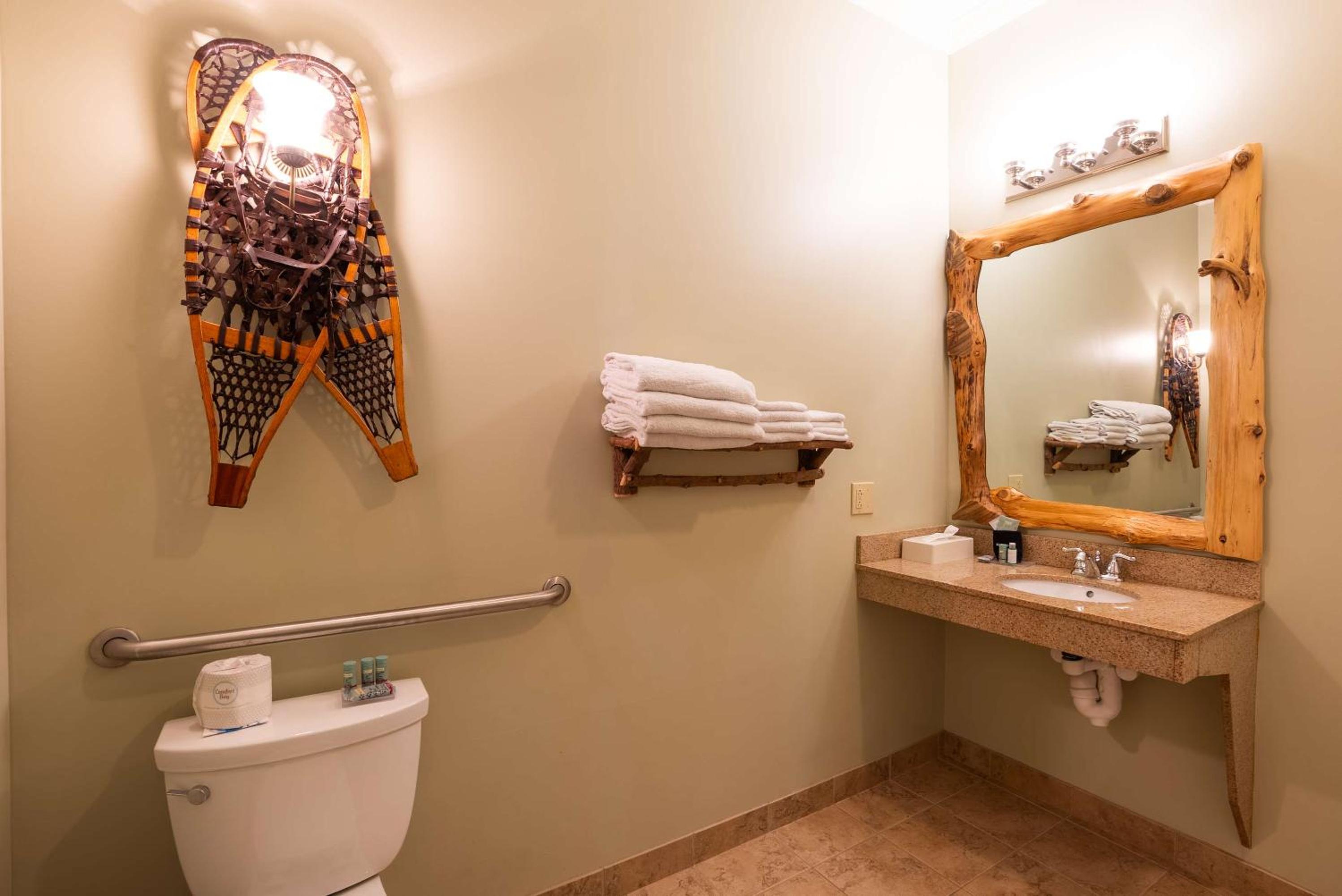 Queen Suite with Two Queen Beds, Bath Tub, Spa Bath and Fireplace - Disability/Non-Smoking