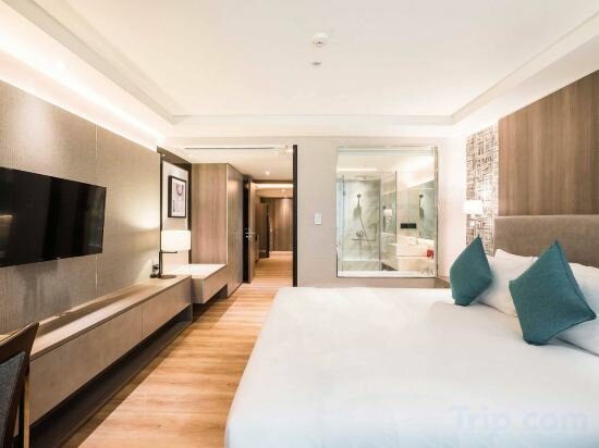 One Bedroom Executive King Suite