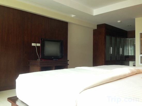 Executive Suites with City View