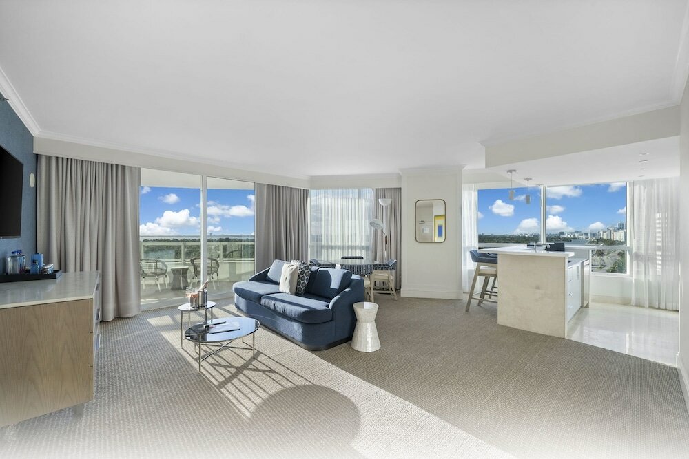 Junior Suite, 1 Bedroom, Kitchen, Bay View