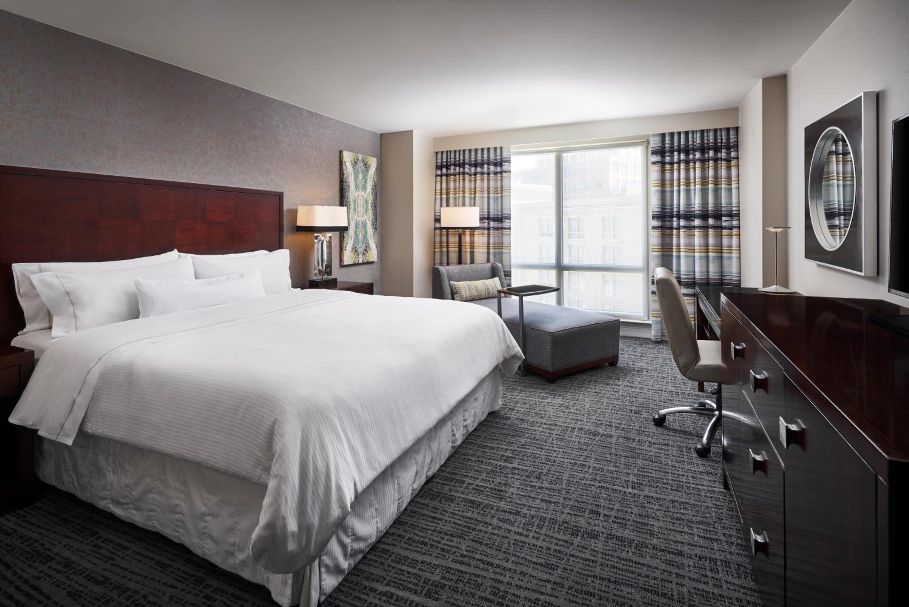 Traditional King Room - Hearing Accessible