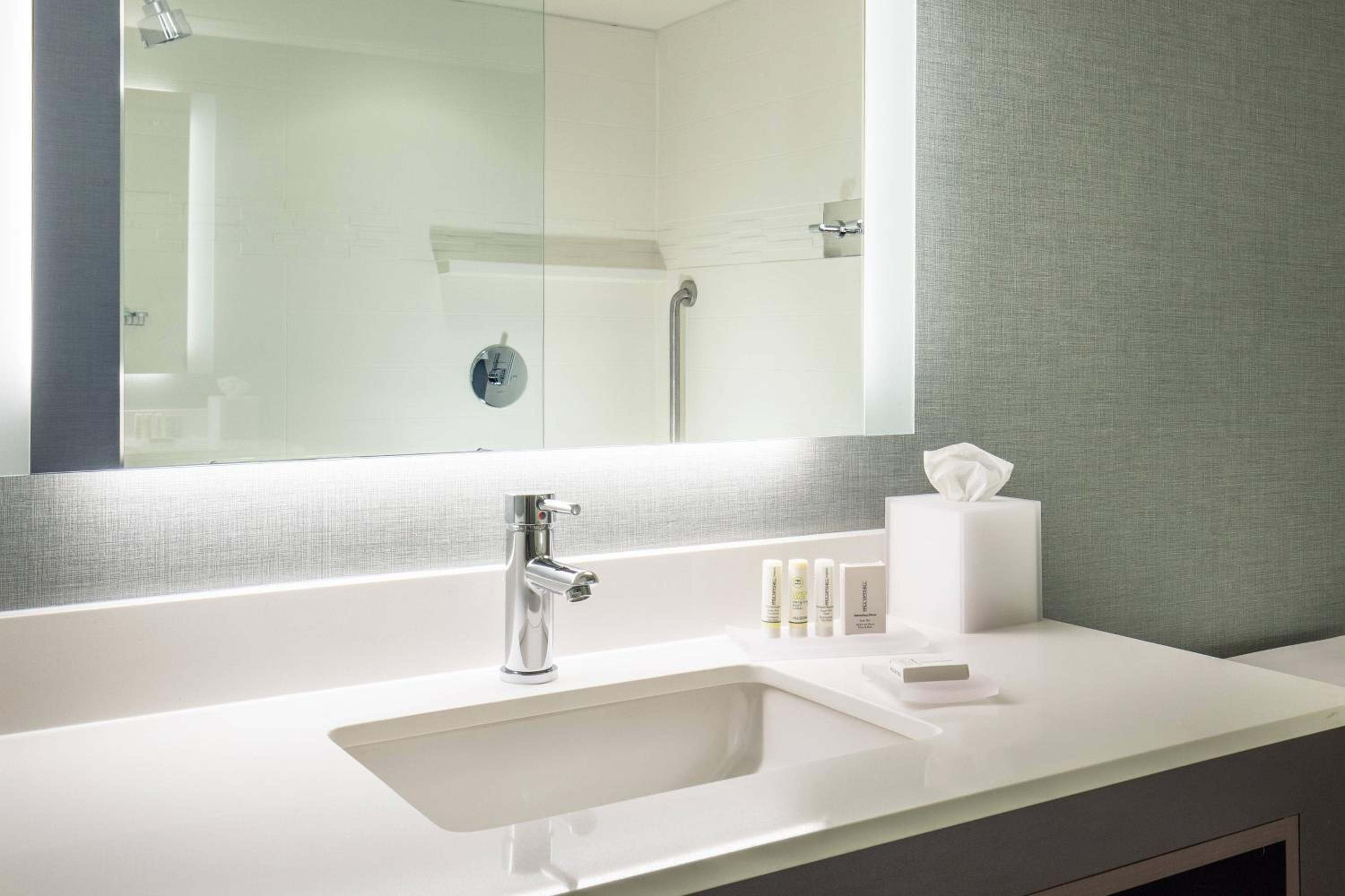 Queen Studio with Sofa Bed - Hearing Accessible