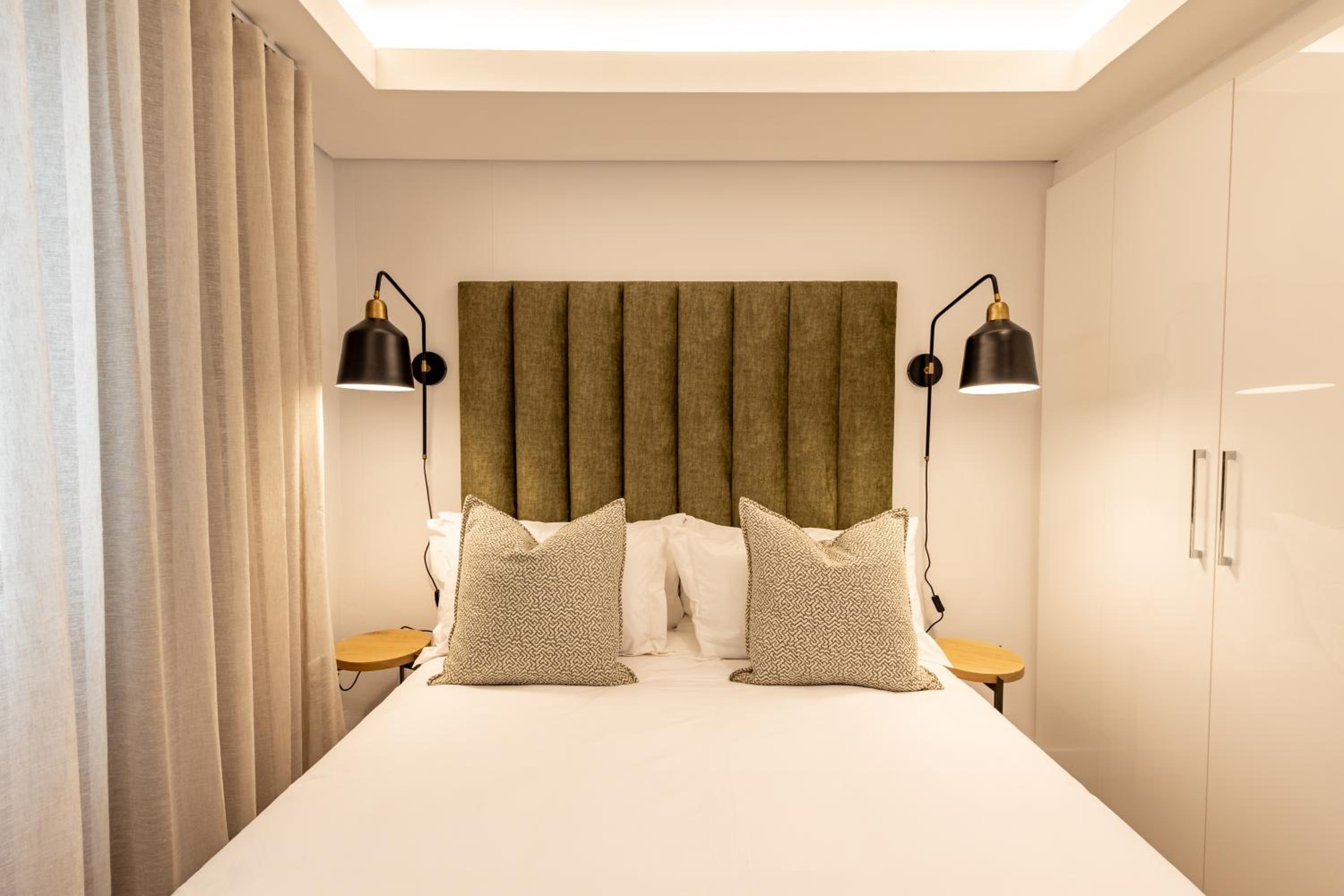 Three Bedroom Luxury Superior Apartment with Jacuzzi 301