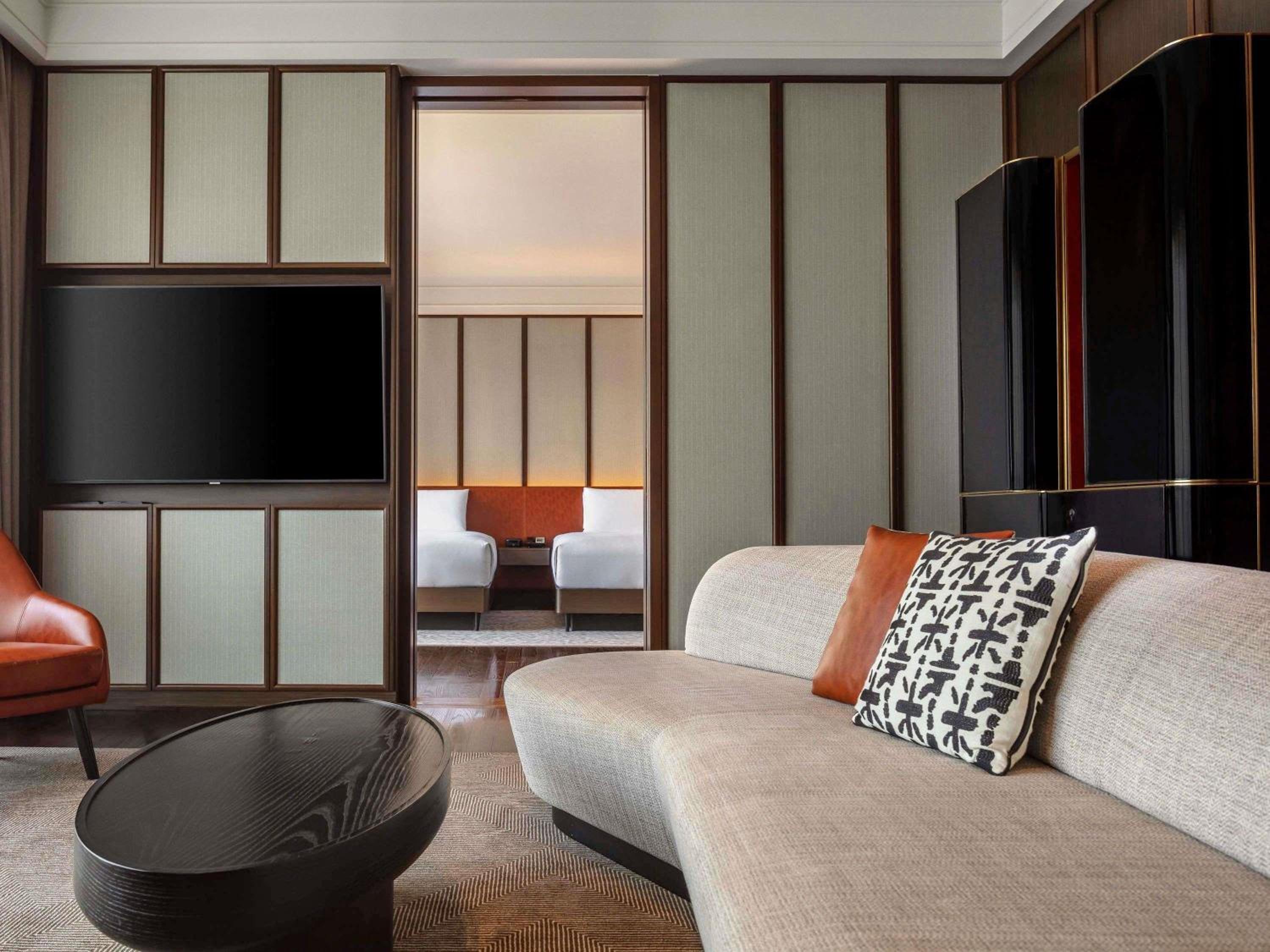 Ambassador Suite, 2 Doubles, 2 Balconies, Lounge Access