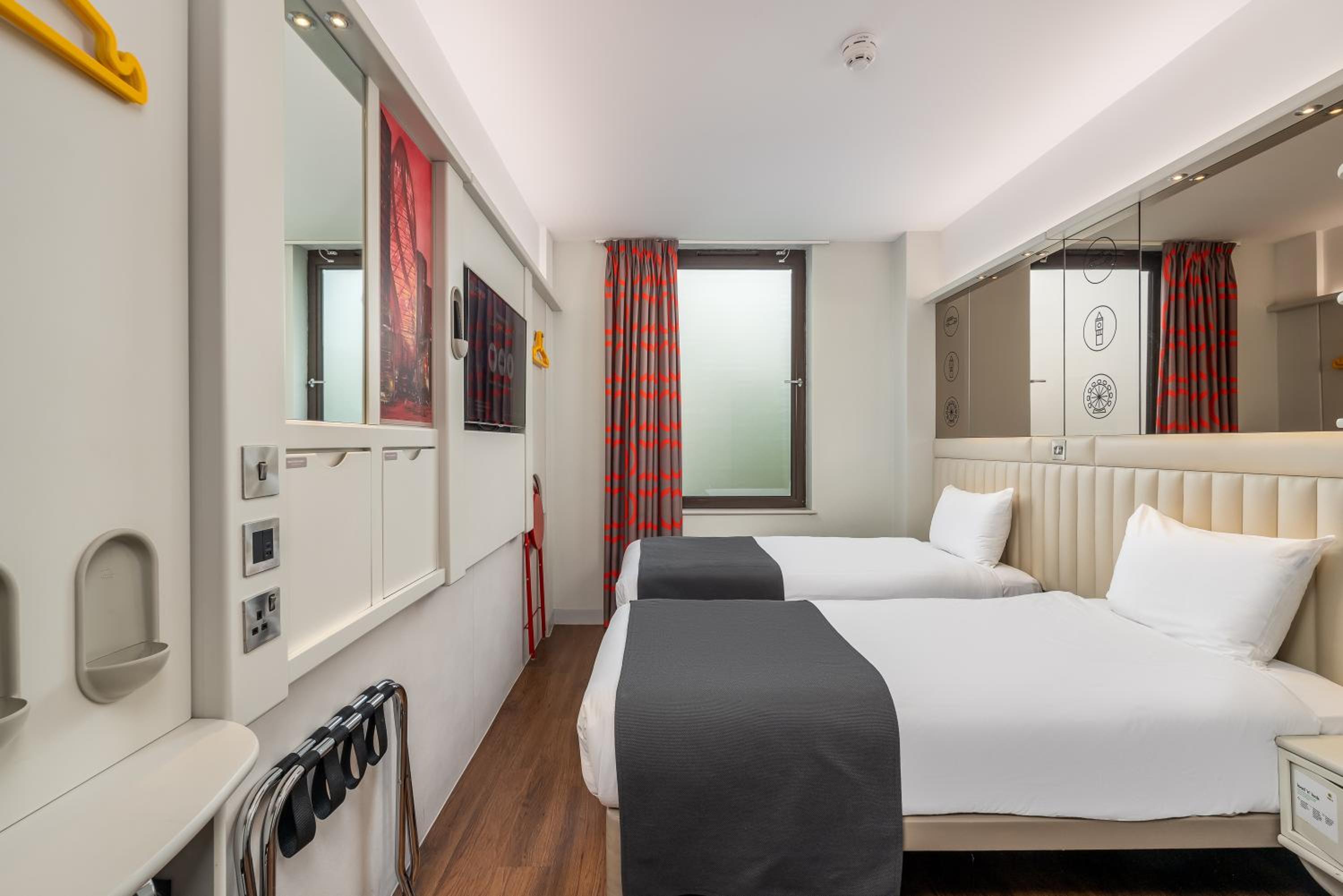 Classic Twin Room - with Window