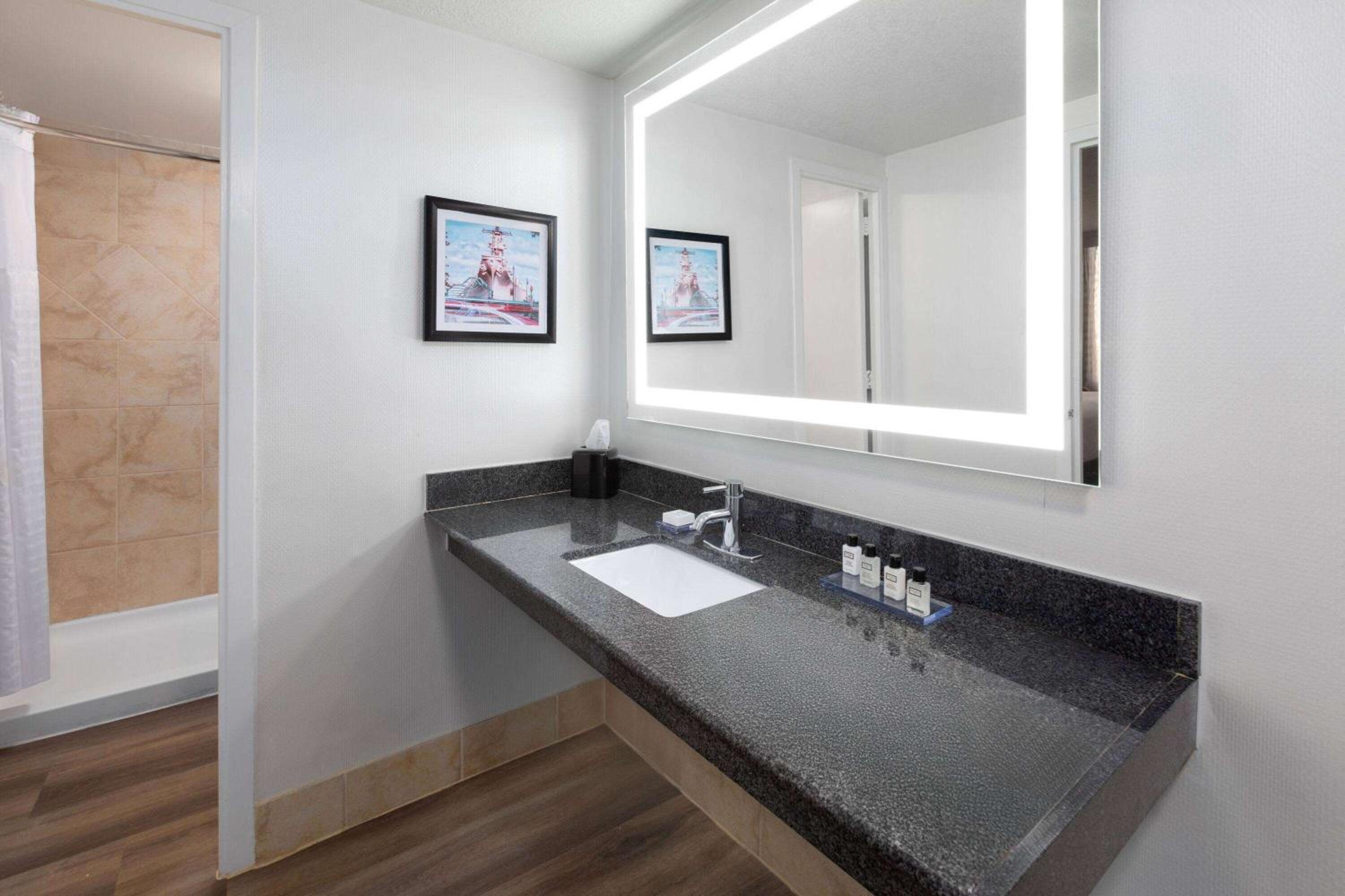 Deluxe Executive King Room - Non-Smoking