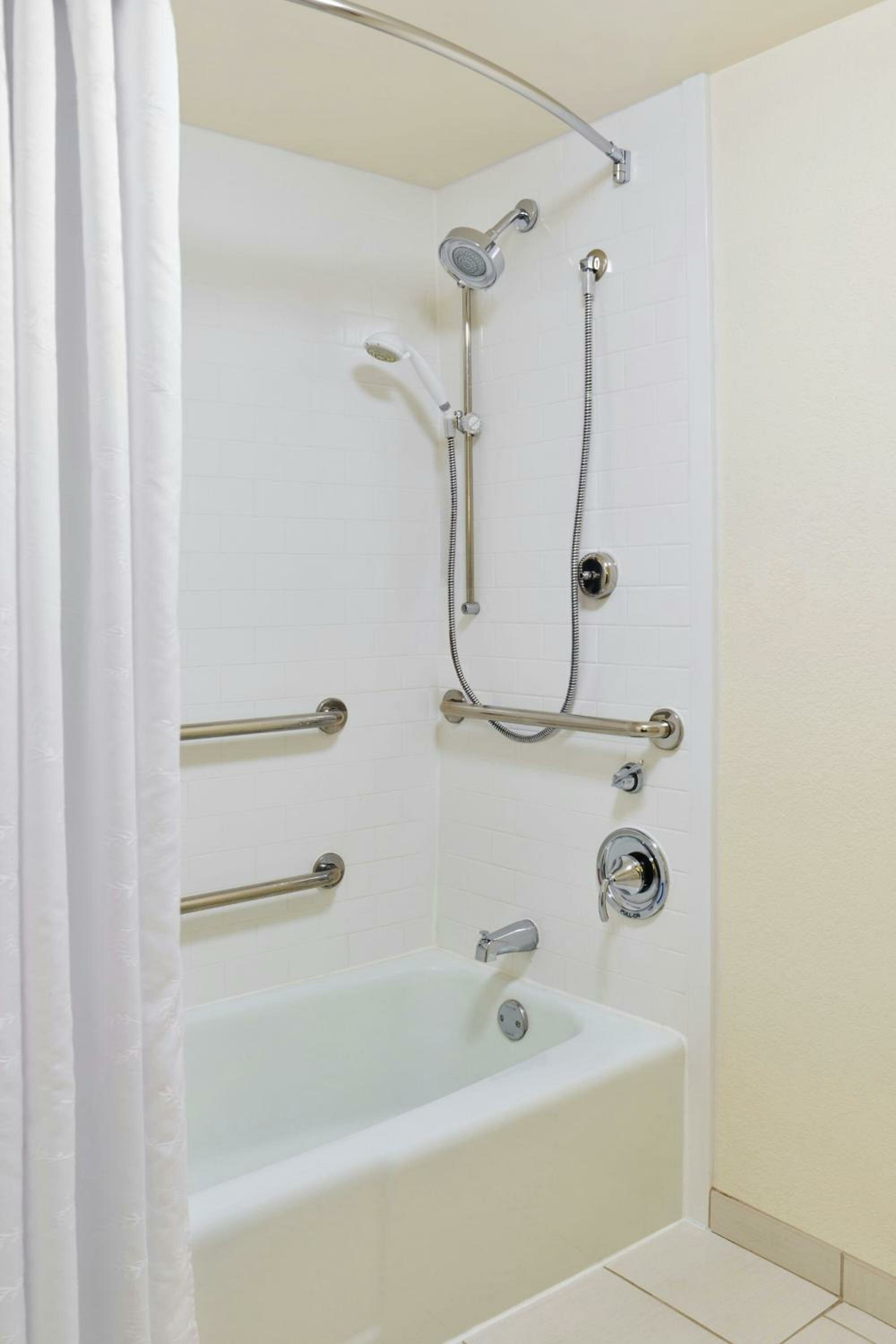 King Room with Adapted Tub - Mobility Accessible