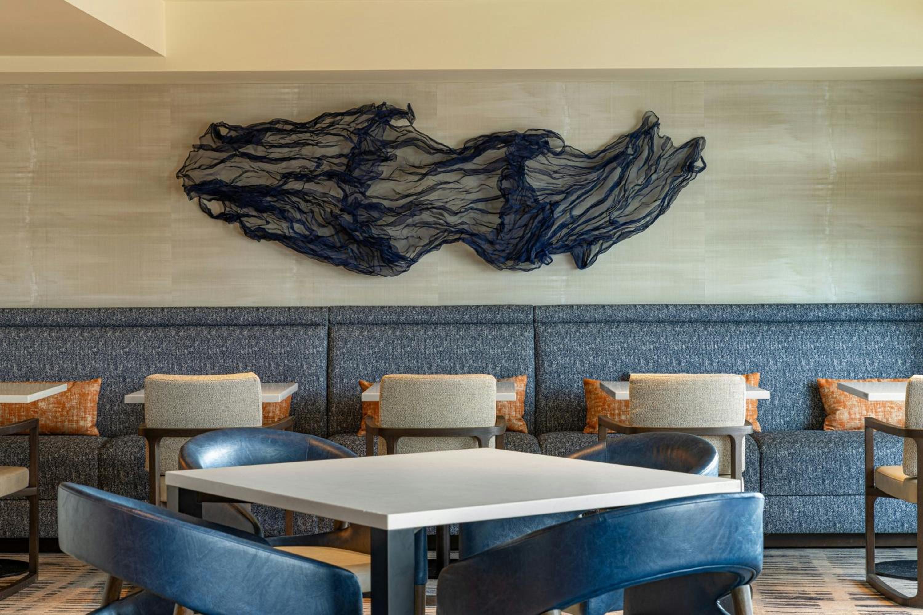 King Room - Club Level - Mobility/Hearing Accessible with Roll-In Shower