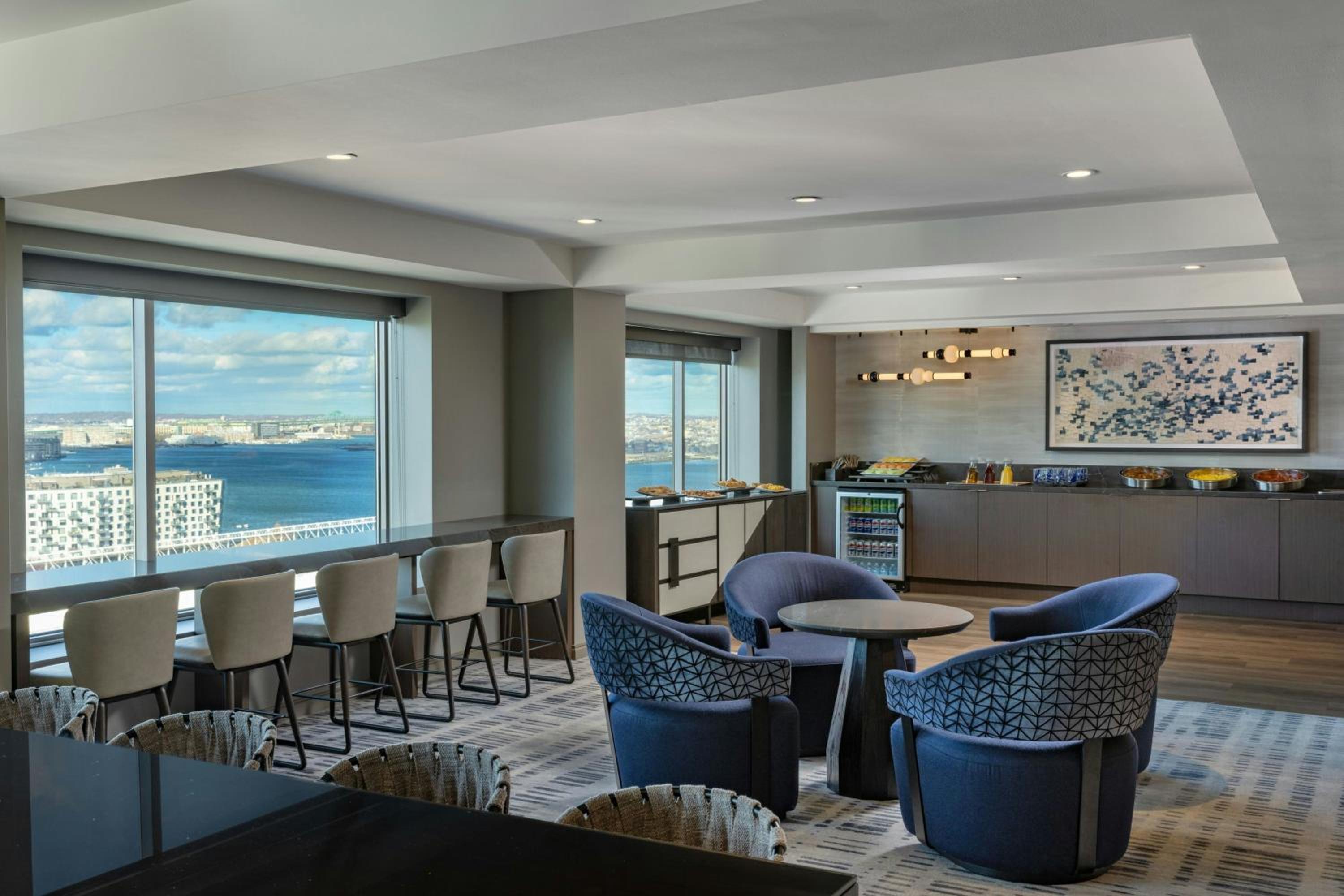 King Room - Club Level - Mobility/Hearing Accessible with Roll-In Shower