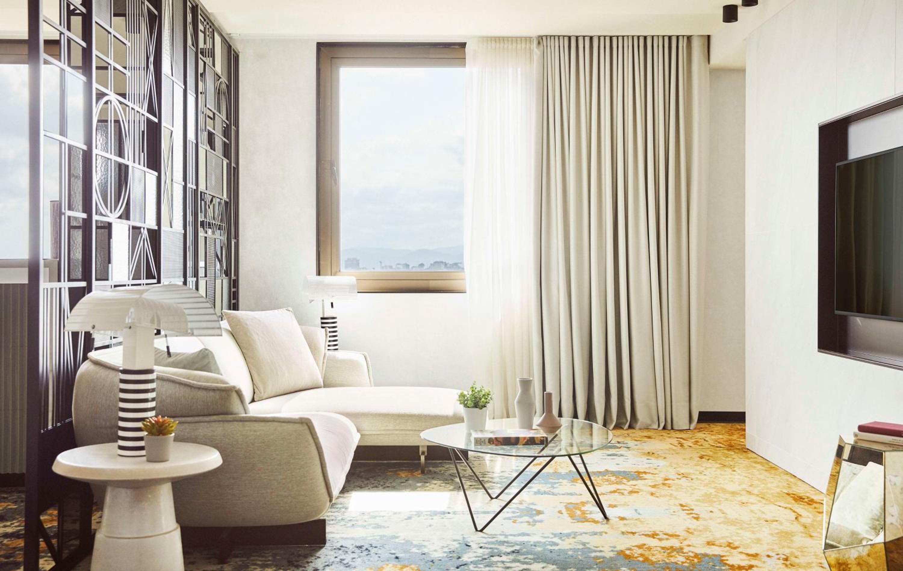 One-Bedroom Iconic Suite
