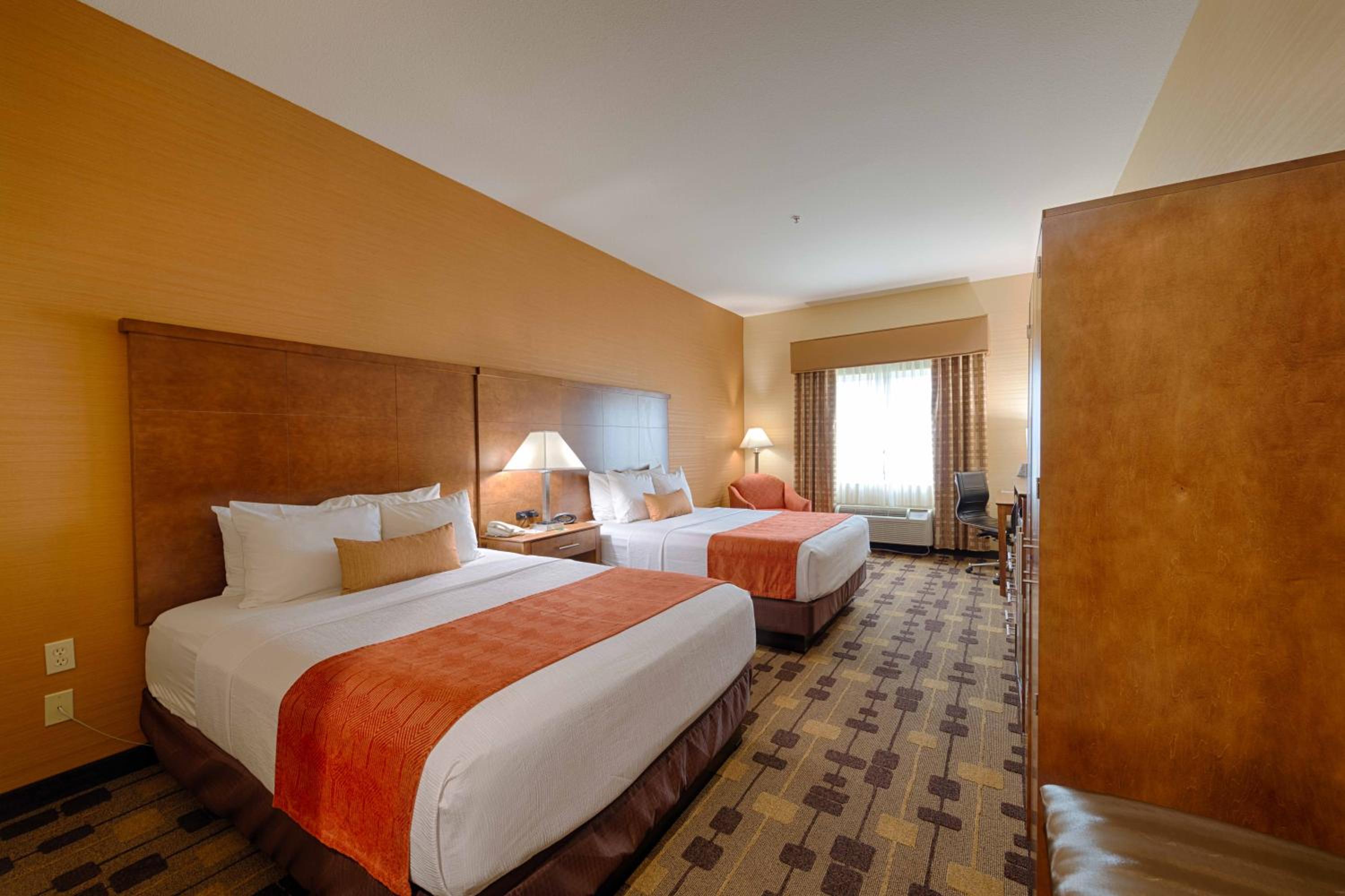 Queen Suite with Two Queen Beds - Non-Smoking