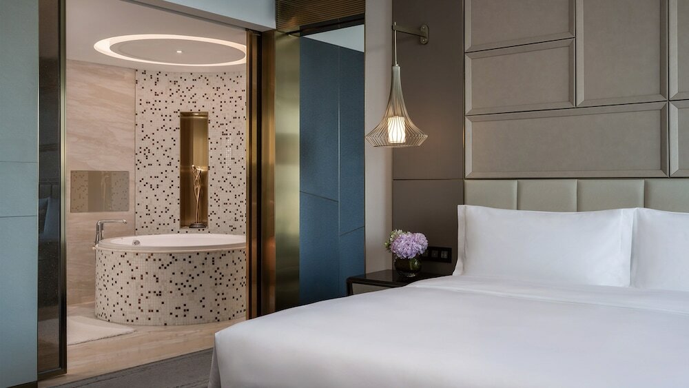 Suite, 1 Bedroom (Dining Area)