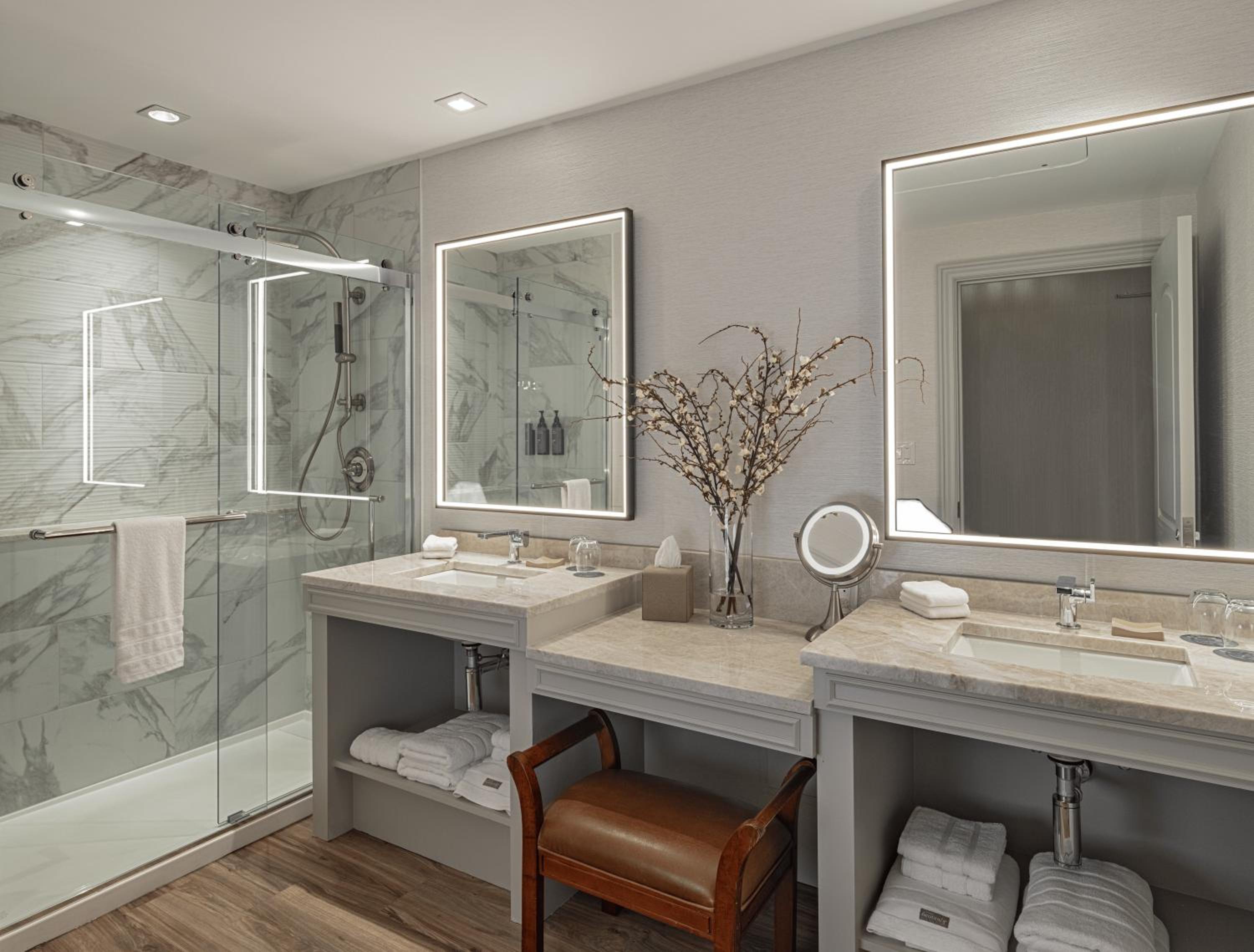 Corner King Suite with Sofa Bed and Tub - Mobility/Hearing Accessible