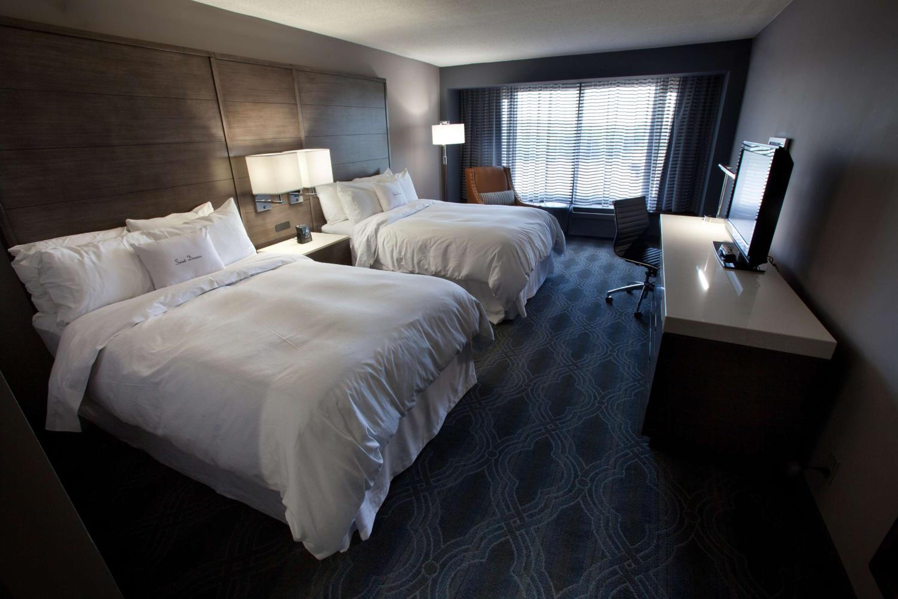 Queen Room with Two Queen Beds and Tub - Mobility Accessible